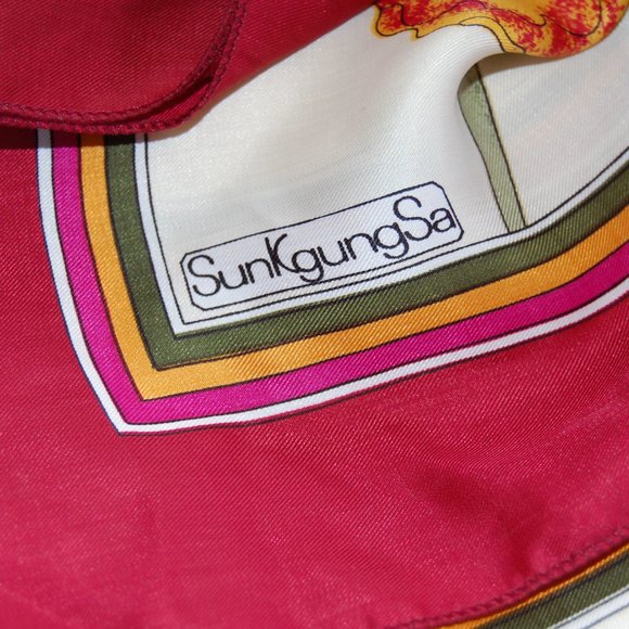 SunKgungSa Vintage Floral Butterfly Silk Scarf - Picture 5 of 8